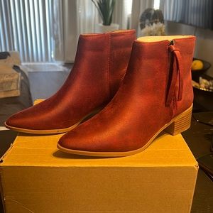 Journee Woman’s size 7